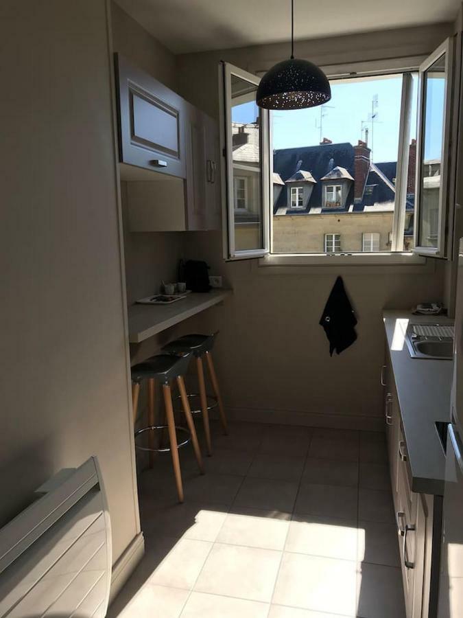 Appartement De Charme En Plein Coeur Du Centre Ville De 贡比涅 外观 照片